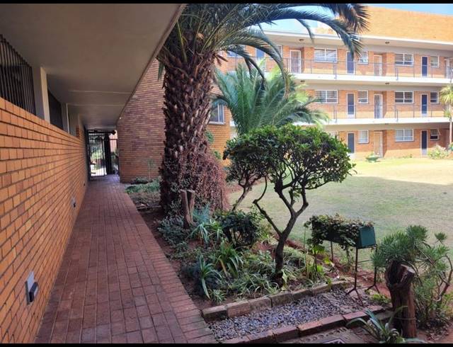 2 BEDROOM PROPERTY TO RENT IN MALVERN EAST